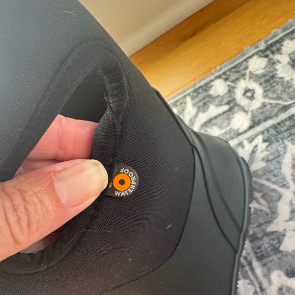 Bogs Black Waterproof Boots! Youth size 2! - Picture 4 of 4